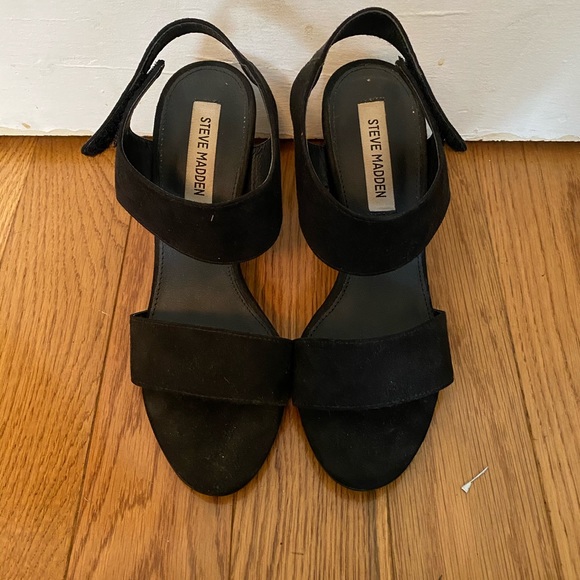 STEVE MADDEN Black Strap Sandals - Picture 2 of 4